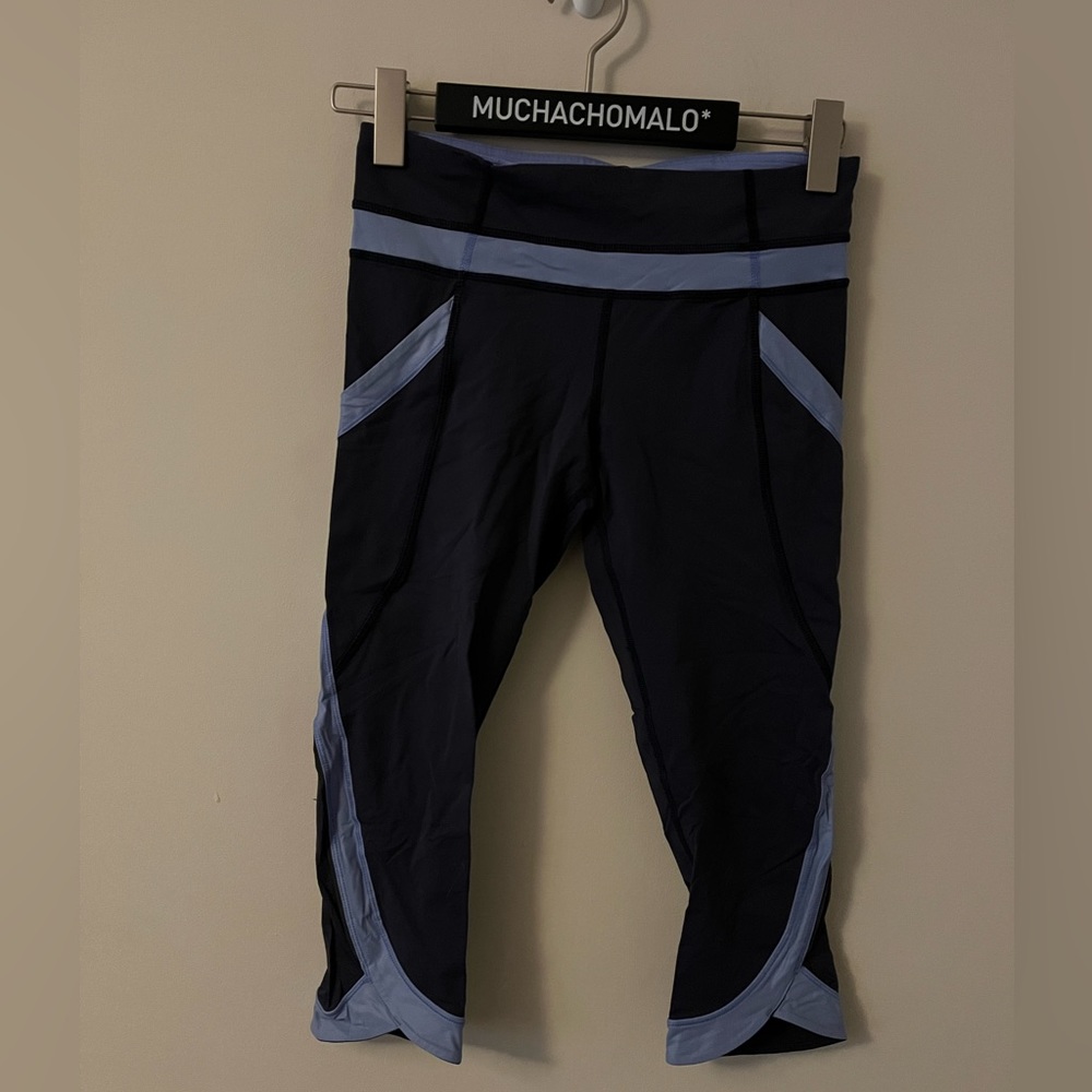 Lululemon chase me crop